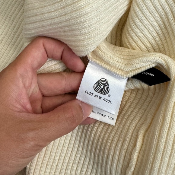 New! 100% wool creamy white wide-sleeves split sweater - Picture 8 of 9